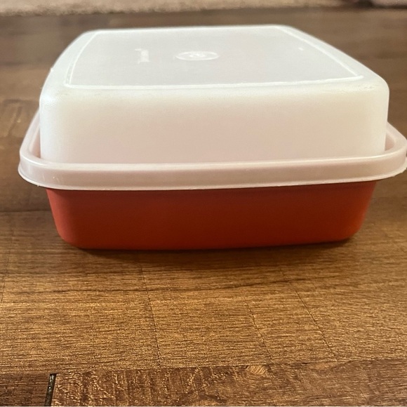 Tupperware Other - Vintage Tupperware set 2 two pieces raised grid paprika red white lid